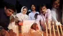 Жители Кветты в молитве о погибших. Фото EPA